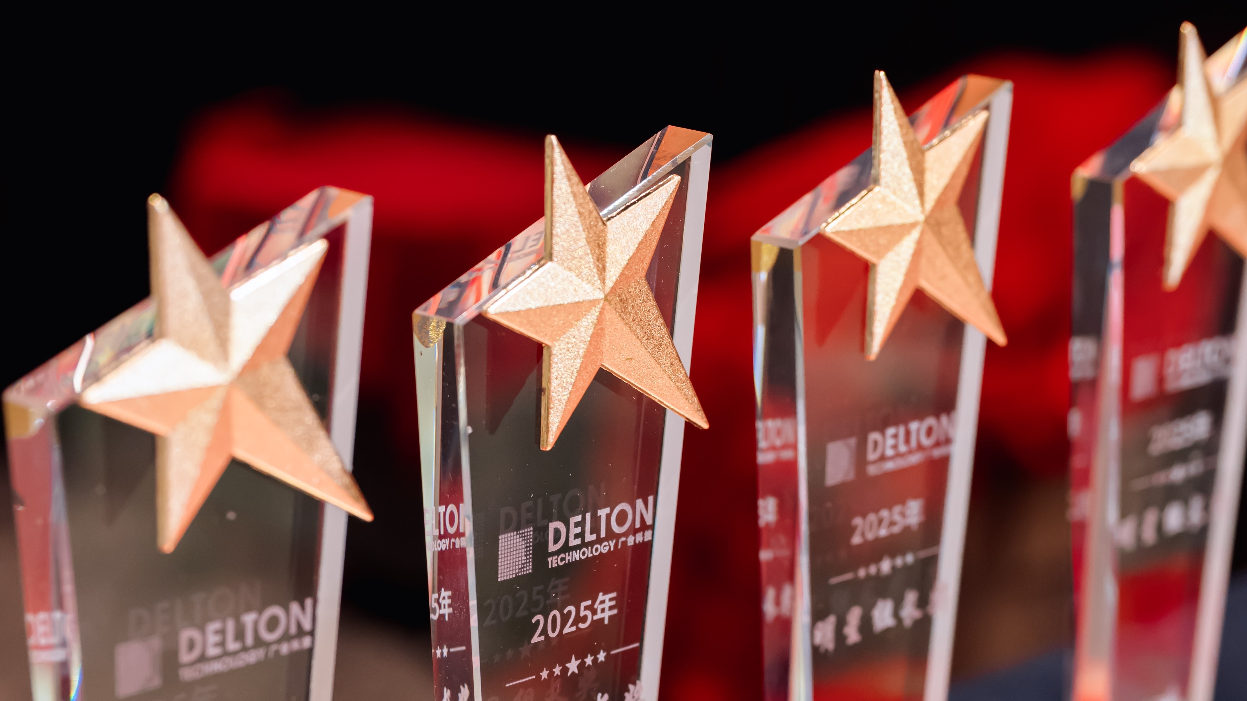 黄石拉斯维加斯9888人 今夜乐翻天